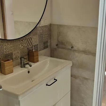 Mlynarska - Sloneczne Lägenhet *